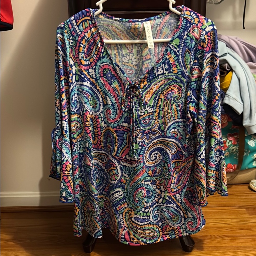Dear Scarlett Graphic Top 3/4 Bell Sleeve Top
